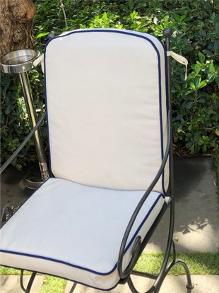 rifacimento-cuscini-per-sedie-con-laccetti-e-bordino-colorato-3.jpg